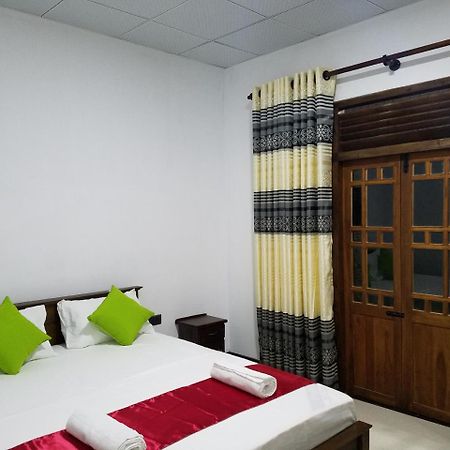 דמבולה Yashumi Homestay מראה חיצוני תמונה