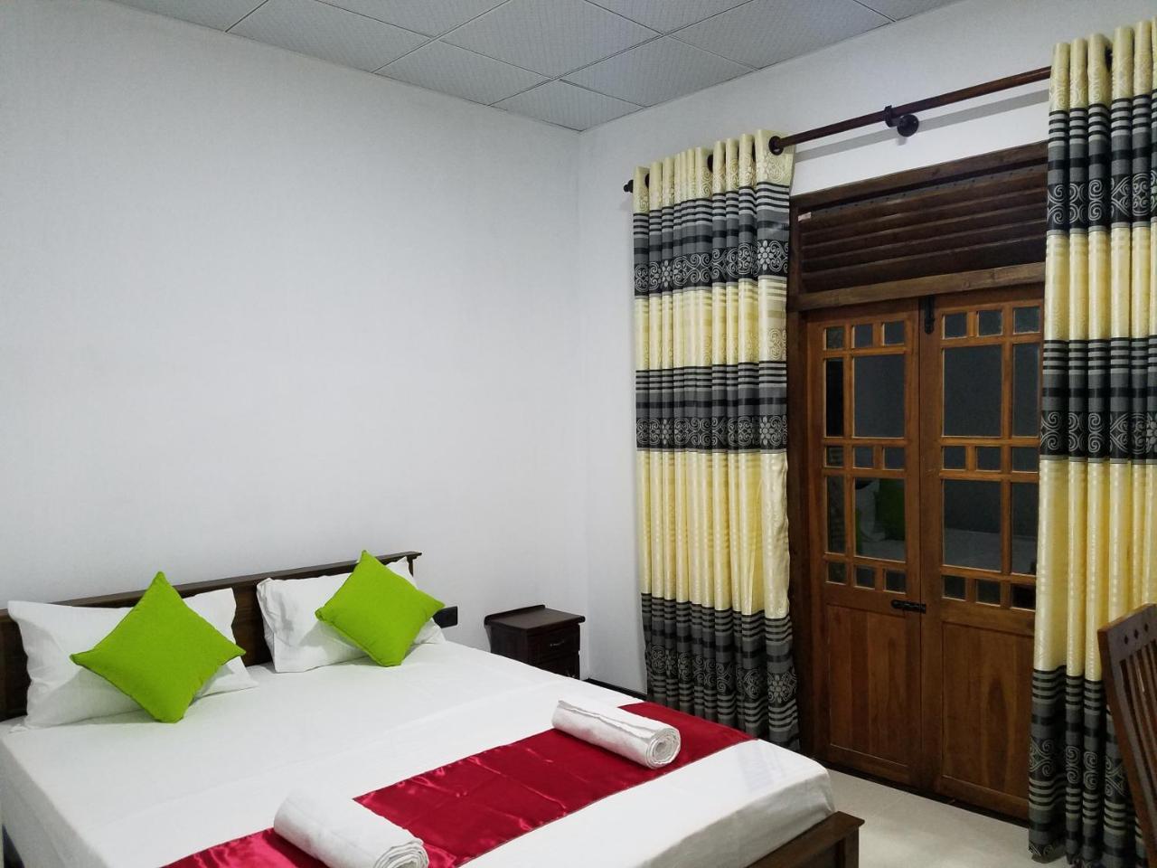 דמבולה Yashumi Homestay מראה חיצוני תמונה
