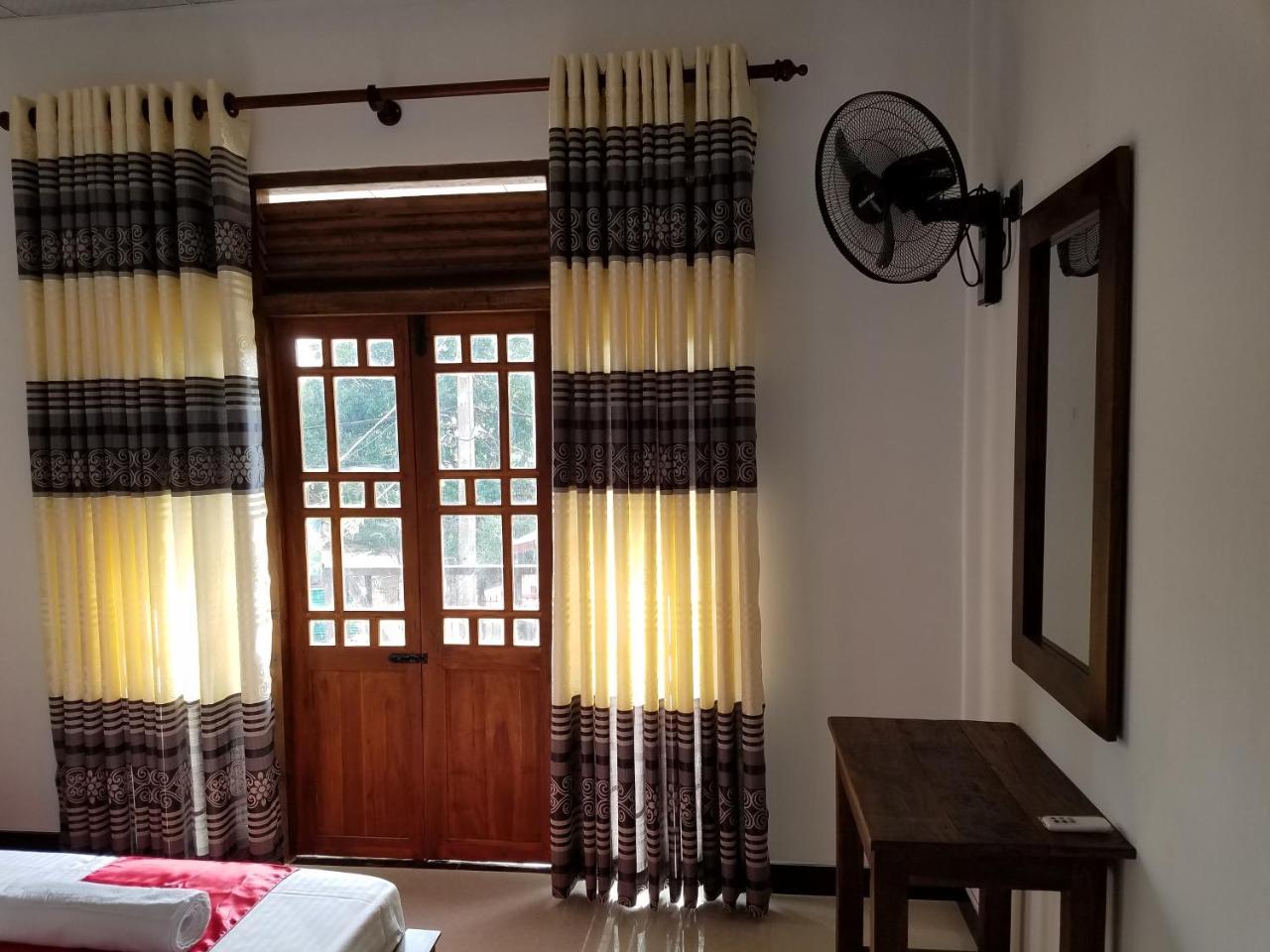 דמבולה Yashumi Homestay מראה חיצוני תמונה