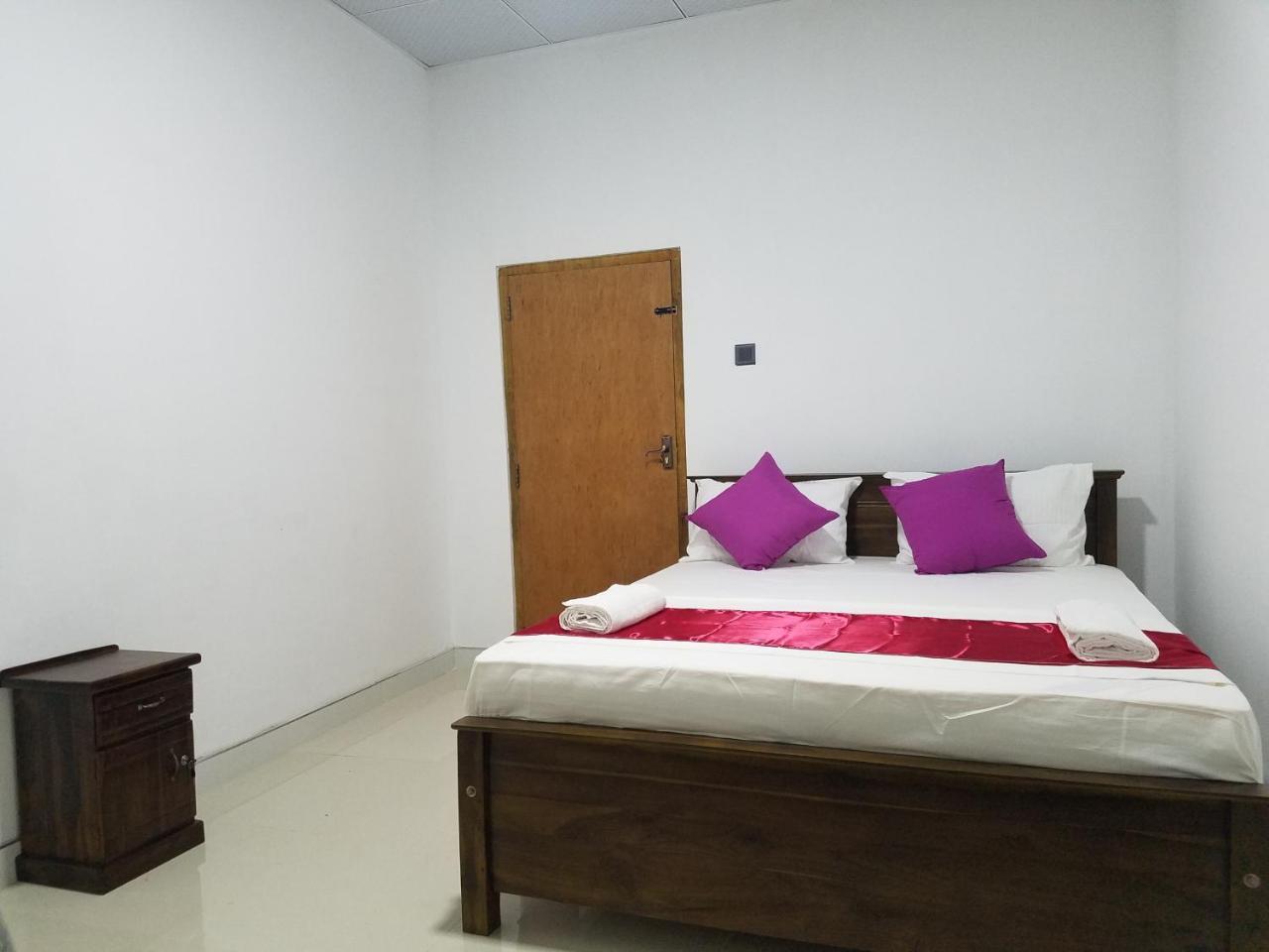 דמבולה Yashumi Homestay מראה חיצוני תמונה