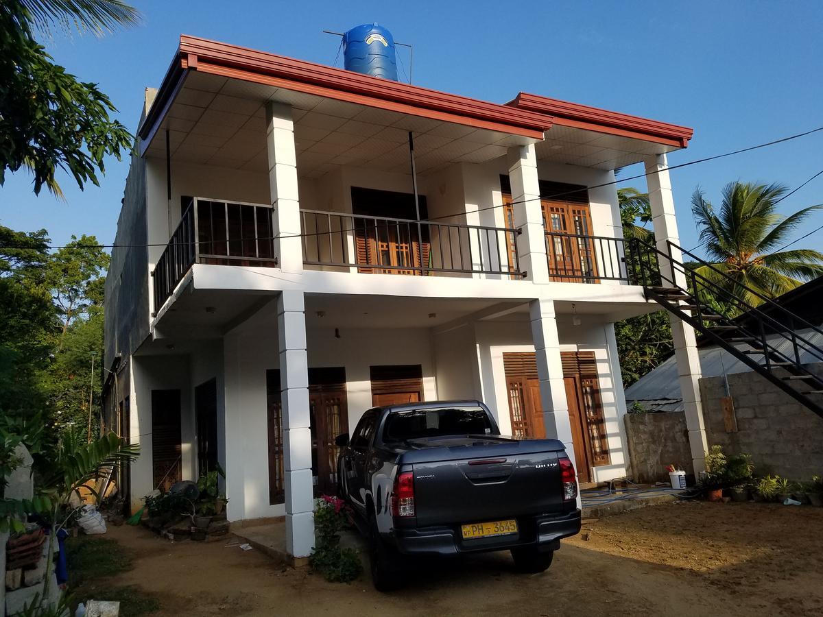 דמבולה Yashumi Homestay מראה חיצוני תמונה